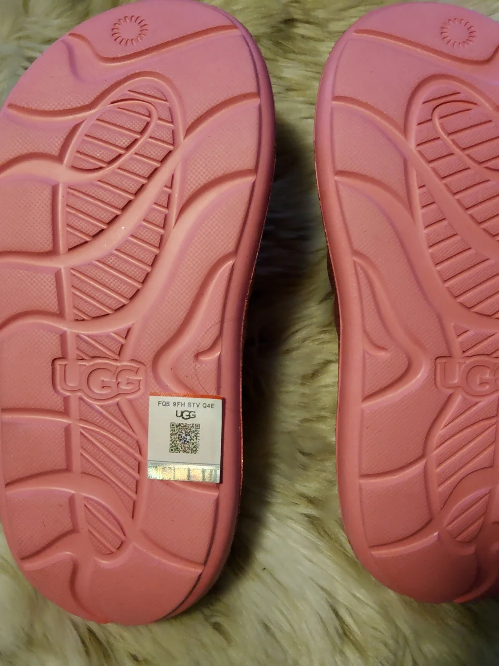 UGG K Sport Yeah Glitter Size 1 NWT